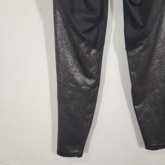 Old Navy Metallic Shine Accent‎ Workout Leggings in Black - Size medium - Picture 5 of 6